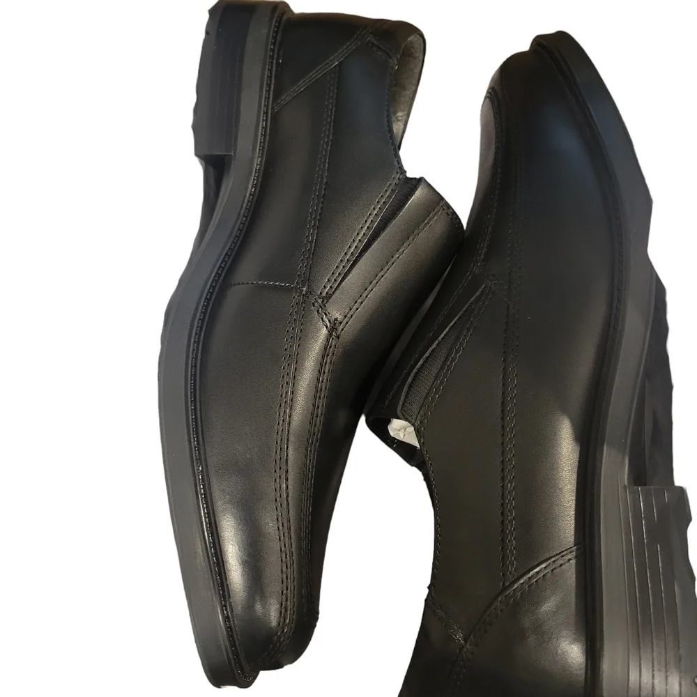 Dockers Proposal Genuine Leather Loafer.  Size 10.5.  New In Box